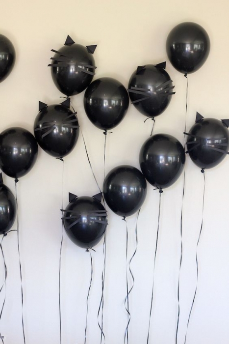 Siyah Kedi Uçan Balon