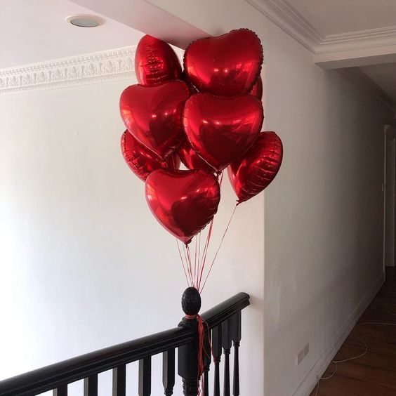 Kırmızı Kalpli Balonlar